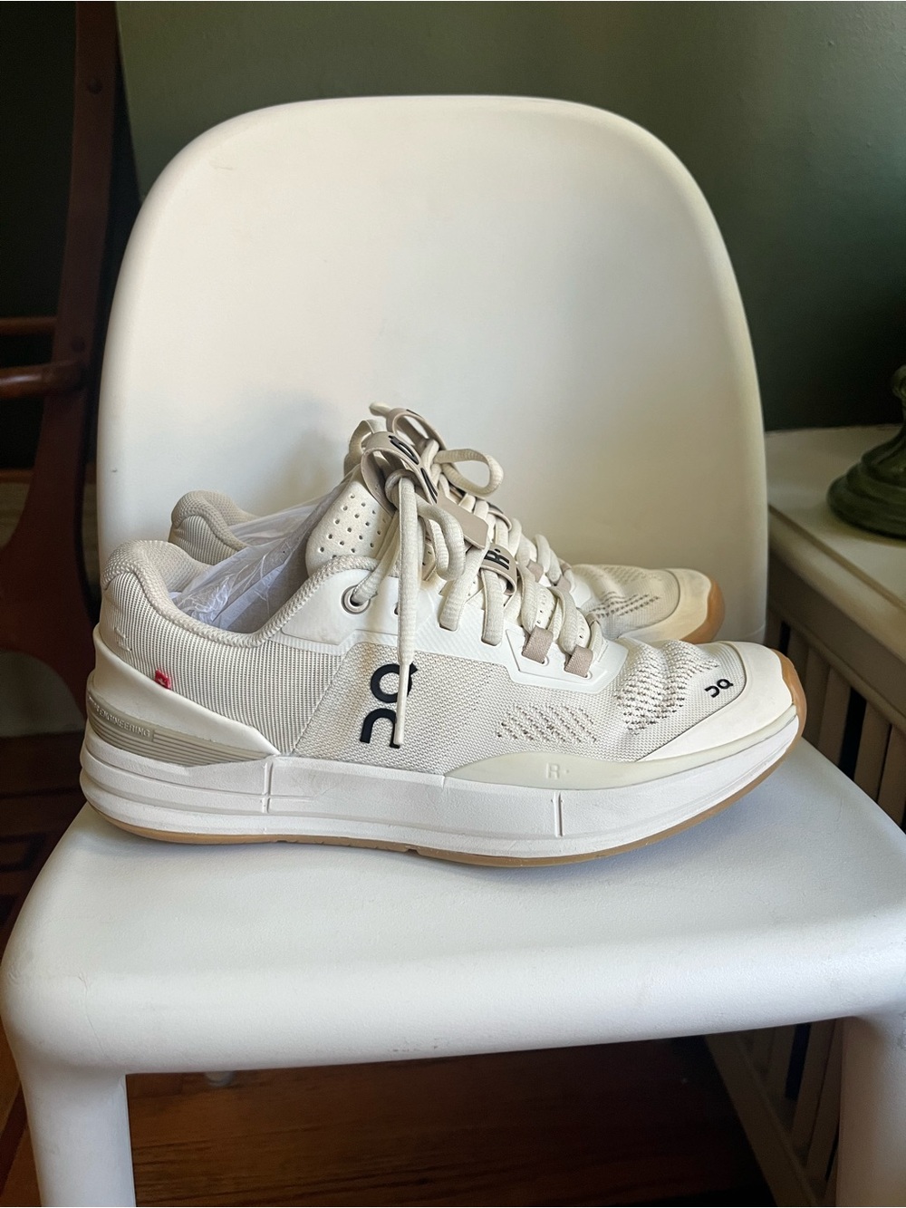 On Roger Pro Tennis Court Shoe with Gum Outsole